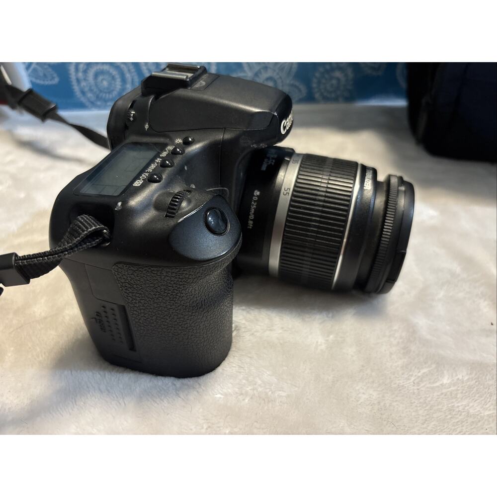 Canon EOS 40D Digital Camera, EFS 18-55 mm Lens, Battery, Charger, Strap and Bag - Picture 11 of 15